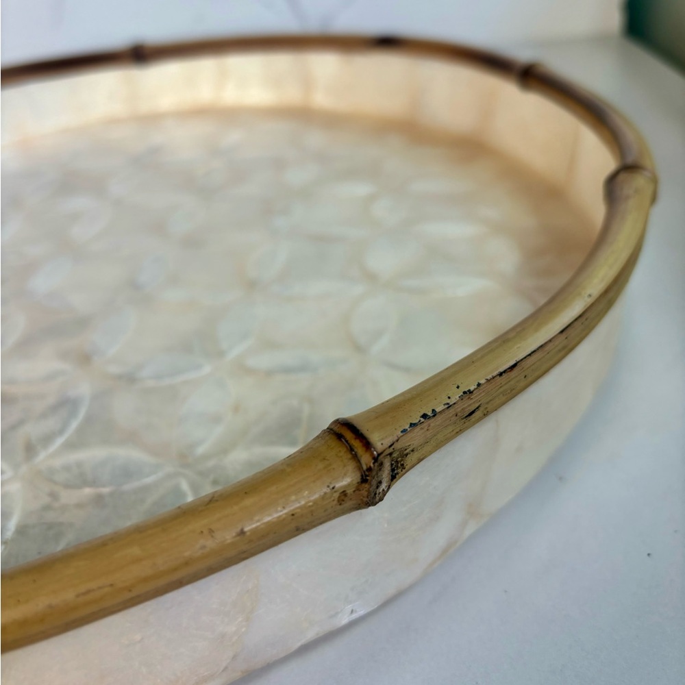 TIRAM CAPIZ AND BAMBOO ROUND TRAY. - Picture 11 of 11